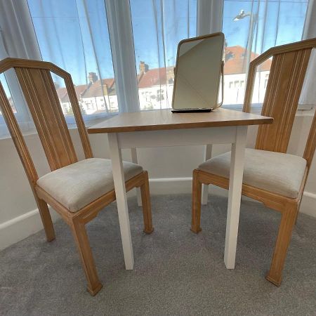 Double Bedroom With Tv In Sudbury Hill Wembley - 10 Mins From Wembley Stadium Harrow on the Hill Экстерьер фото